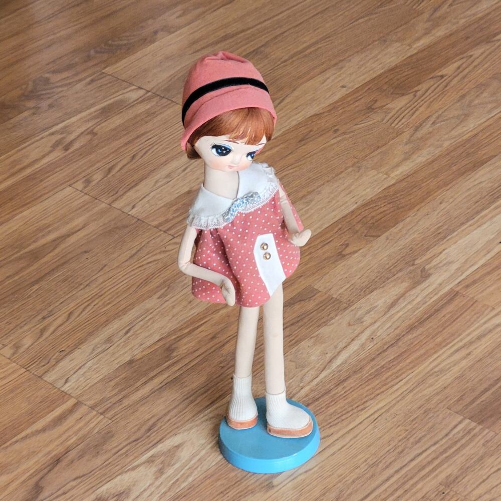 Vintage 1960s Japanese pose doll Rare, collectible item.